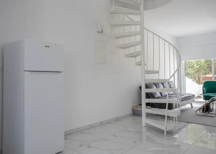 2Bd Garden Apartment